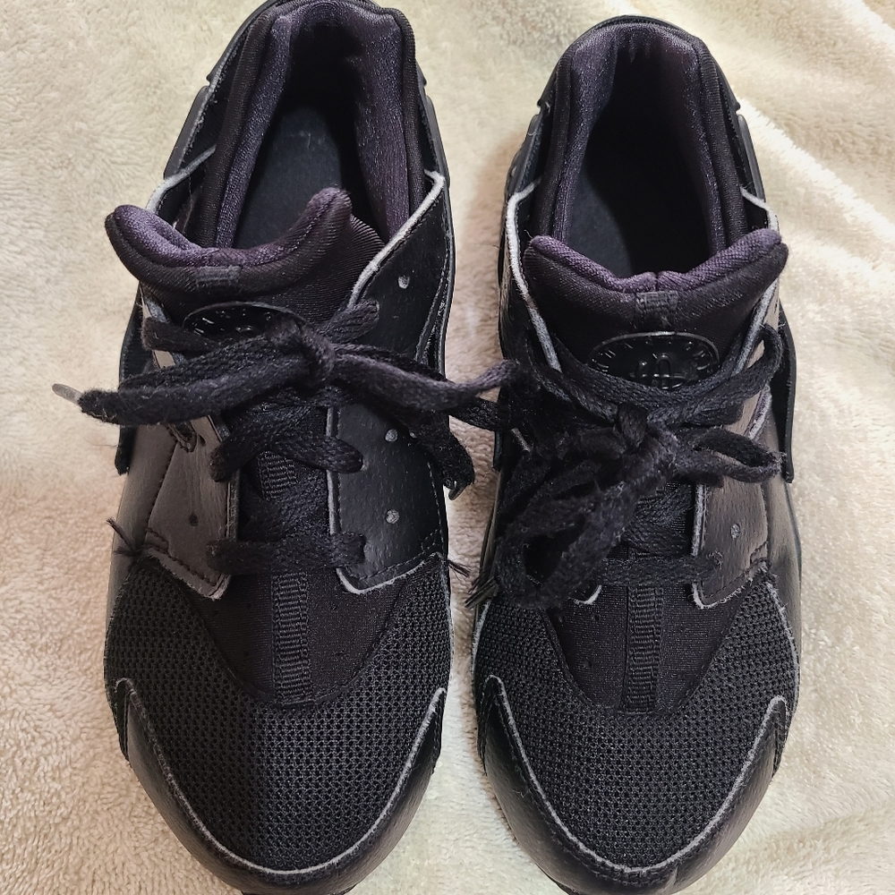 Nike kids size 1.5y black color